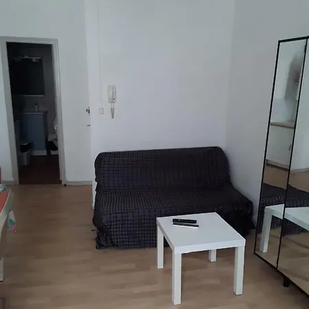 Studio En Plein Centre Ville 2eme étage Appartement *
